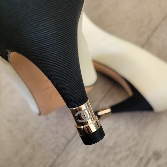 Chanel Cream/ Black Cap Toe Pumps - Picture 9 of 9